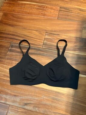 Knix Black Seamless Wireless Bra Molded Cups Adjustable Straps Comfort (1119)